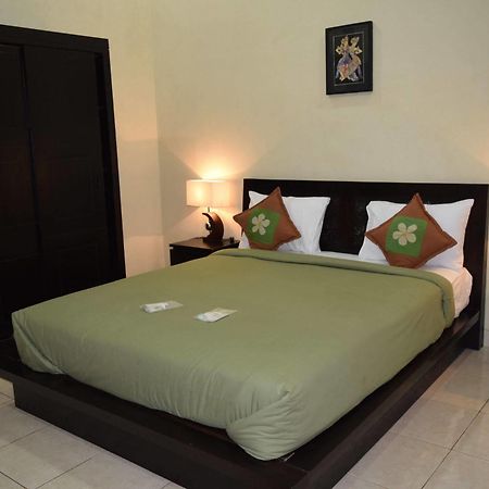 Roemah Canting Homestay Yogyakarta Exterior photo