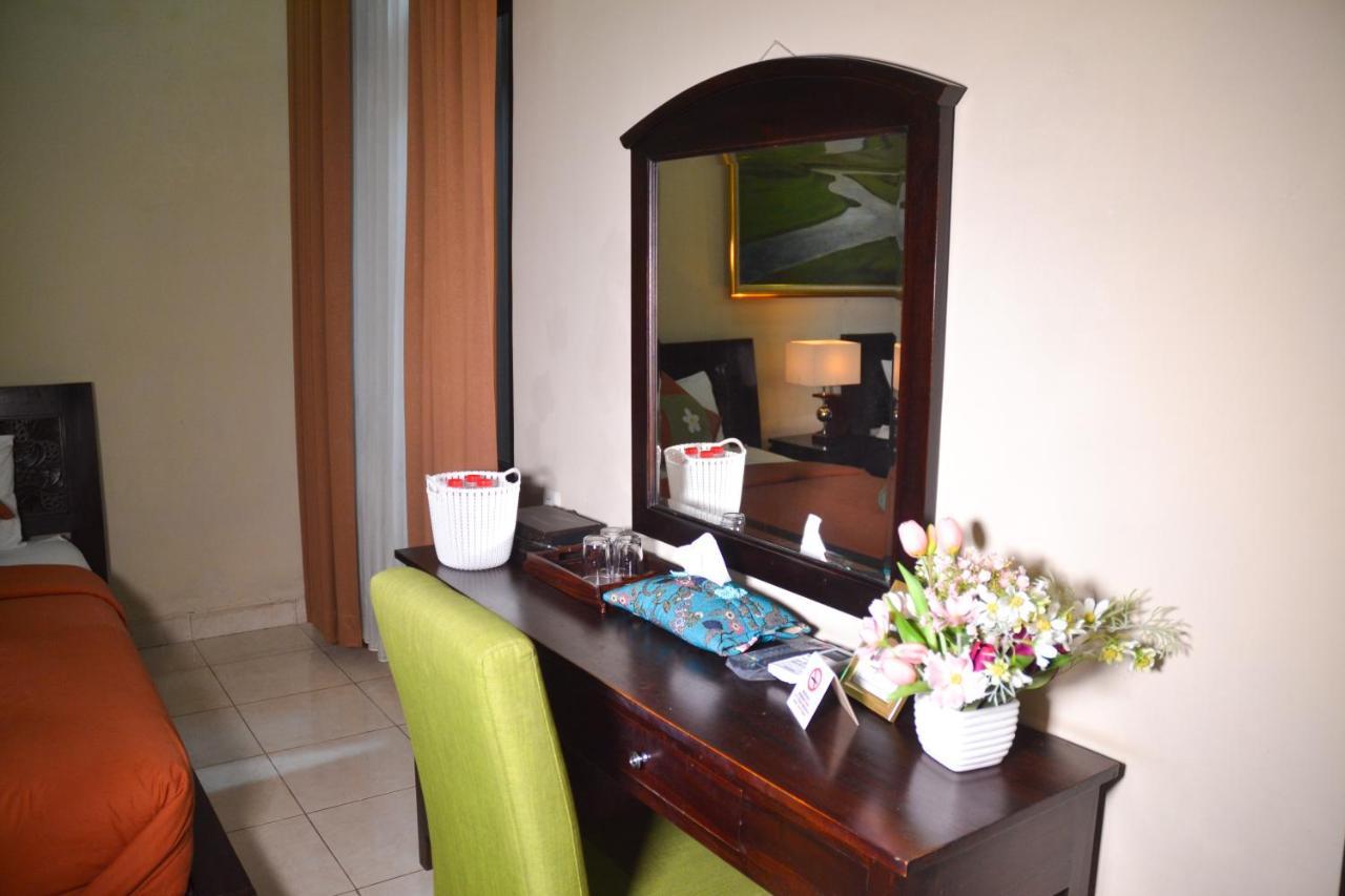 Roemah Canting Homestay Yogyakarta Exterior photo