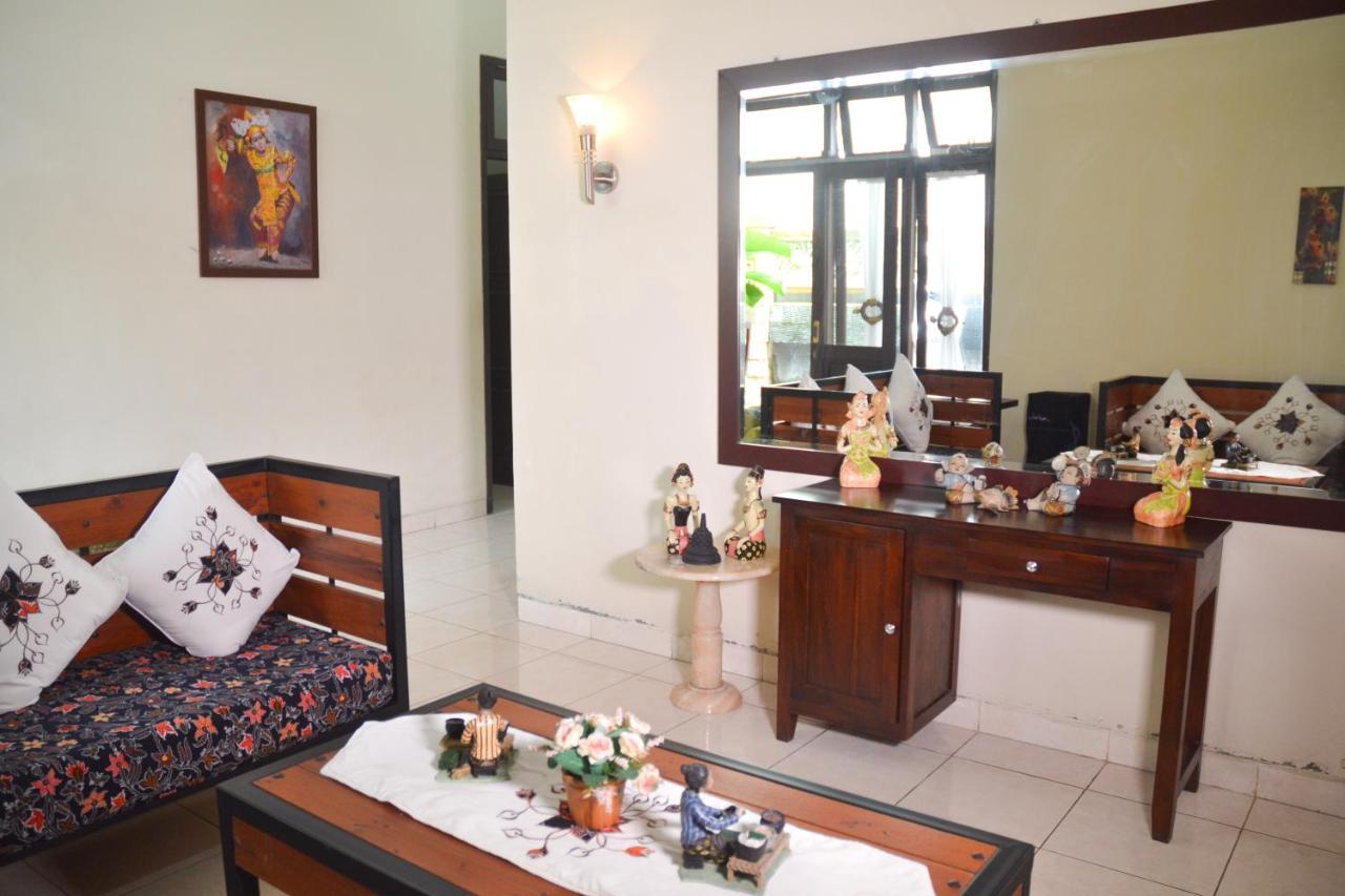 Roemah Canting Homestay Yogyakarta Exterior photo