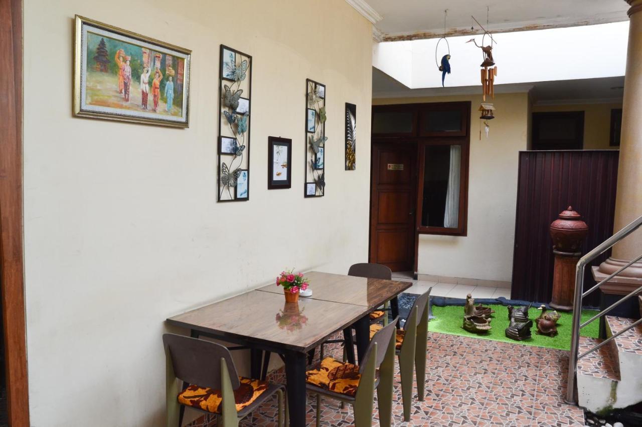 Roemah Canting Homestay Yogyakarta Exterior photo